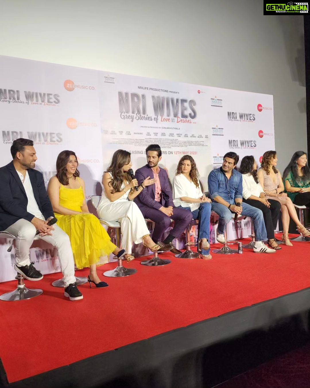 Bhagyashree Instagram - The greatest happiness.. when your daughter comes to support n encourage you. Thank you sweetheart❤️🥰 @avantikadassani At the trailer launch of #Nriwives at @pvrjuhu with the team. #film #filmposter #trailer #trailerlaunch