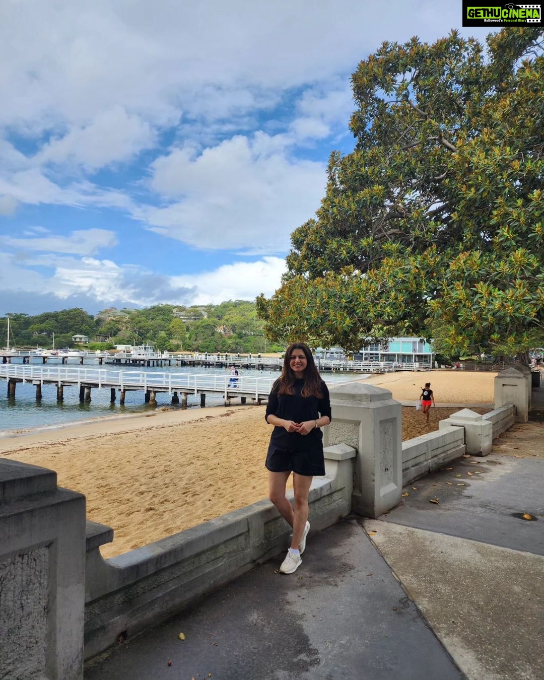 Bhagyashree Instagram - Beautiful Sydney! Gifted with all that nature has to offer, blue skies, shimmering waters, an abundance of greens. It is indeed one of the most beautifully structured cities. I absolutely loved it.... I had to share some of the visuals.. though pictures don't do justice enough. #traveldiaries #sydney #australia #nature #placetobe Sydney, Australia