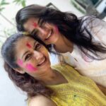 Bhagyashree Instagram – Missed my bachhas this Holi
Flashback mode!

@abhimanyud 
@avantikadassani 
#holi #flashback #festivevibes #festivalsofindia