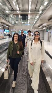 Bhagyashree Instagram - Pranksters !! Double trouble !🤪😅 @abhimanyud @avantikadassani #travel #traveldiaries #familytime #famjam #traveldiaries #funmoments #funmood #prankster #doubletrouble #offwego #holiday @himallay27