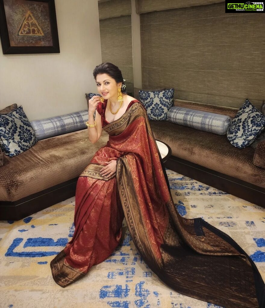 Bhagyashree Instagram - Red, red wine.... . . Stylist - @roshni0819 Outfit - @turajaofficial x @offbeatmediain Hair - @nadeemkhan.hair #sarilove #sari #saree #traditional #indianweaves #weavesofindia #bebeautiful #beyourownkindofbeautiful #indianwear #royalty #classic #jamevar