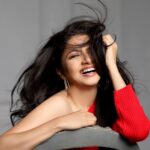 Bhagyashree Instagram - Christmas Cheer !! The year is drawing to an end... let us promise ourselves to be kind, bring on more smiles, love with an open heart & let go of things not meant to be. Life is wonderful !! Learn to enjoy the little things, savor moments that matter. Be respectful n humble, be accepting n forgiving, be the best version of whom you were meant to be.... and never stop sharing smiles. #christmasmood #happiness #lifequotes #lifeisbeautiful #lifeiswonderful #makeeachdaycount #beyourownkindofbeautiful #bethereasonsomeonesmilestoday #christmas 📷 @pinkiemakhijani