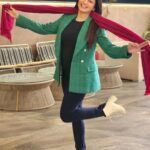 Bhagyashree Instagram - Its beginning to look a lot like christmas now !!🌲🧑‍🎄 Countdown #christmas 5 days to go. #celebrations #christmas #behappy #spreadsmiles #spreadcheer #spreadjoy #christmascountdown #christmasmood #redgreen 📷@kiranbawaofficial