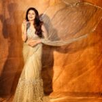 Bhagyashree Instagram - Nothing completes a picture more than a smile...😊 #strikeapose #photoshoot #click #styling #sareelove #saree #glam #smile #perfectpicture Outfit @couturebyniharika Jewellry @mnvfinejewels 📷 @vievekdesai