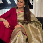 Bhagyashree Instagram - Wedding Diaries !! #weddingdiaries #lucknow #moments #hubby #bff #menmine #weddingphotography #sareelove #traditional #traditionalwear #saree #weavesofindia #indianwear #benarasi #indianweaves #benarasisaree @himallay27