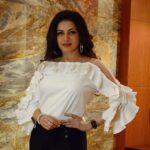 Bhagyashree Instagram - B&W #blacknwhite #chic #classy #dressedup #simplicity #style #frills