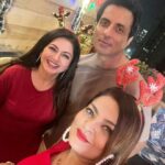 Bhagyashree Instagram - Christmas 'Joy' Celebrations last night! Thank you @simplysheeba for a super fun party. Happy birthday @akashdeep25 (Joy to us) #celebrations #christmas #christmasmood #birthday #friendsforever #funwithfriends #funmoments #funmood