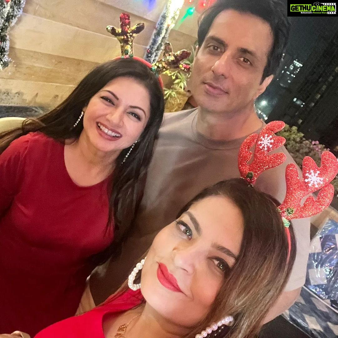 Bhagyashree Instagram - Christmas 'Joy' Celebrations last night! Thank you @simplysheeba for a super fun party. Happy birthday @akashdeep25 (Joy to us) #celebrations #christmas #christmasmood #birthday #friendsforever #funwithfriends #funmoments #funmood