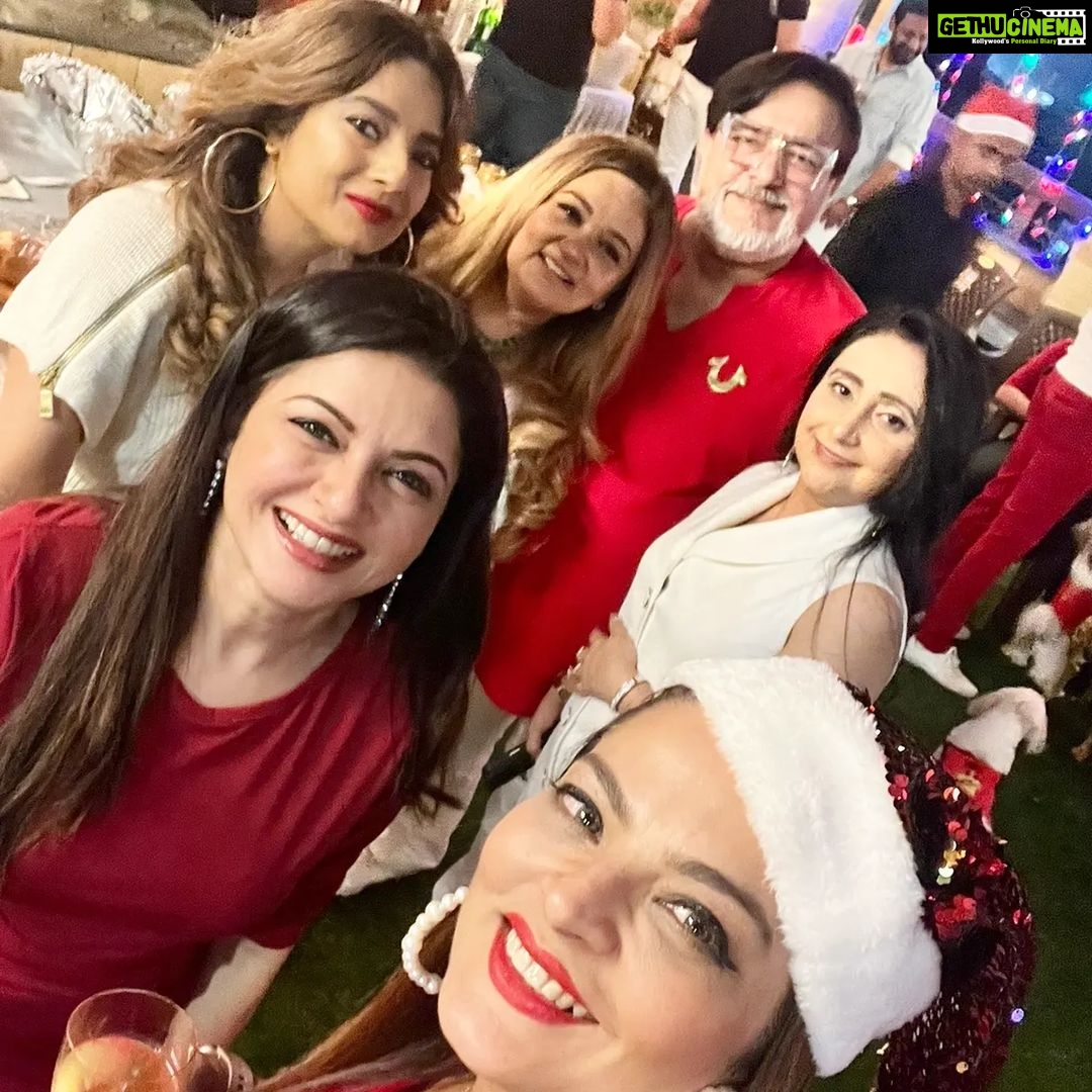 Bhagyashree Instagram - Christmas 'Joy' Celebrations last night! Thank you @simplysheeba for a super fun party. Happy birthday @akashdeep25 (Joy to us) #celebrations #christmas #christmasmood #birthday #friendsforever #funwithfriends #funmoments #funmood