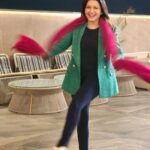 Bhagyashree Instagram - Its beginning to look a lot like christmas now !!🌲🧑‍🎄 Countdown #christmas 5 days to go. #celebrations #christmas #behappy #spreadsmiles #spreadcheer #spreadjoy #christmascountdown #christmasmood #redgreen 📷@kiranbawaofficial