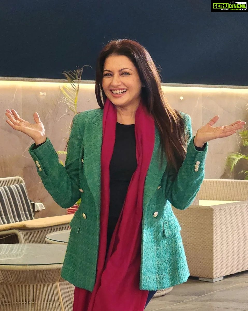 Bhagyashree Instagram - Its beginning to look a lot like christmas now !!🌲🧑🎄 Countdown #christmas 5 days to go. #celebrations #christmas #behappy #spreadsmiles #spreadcheer #spreadjoy #christmascountdown #christmasmood #redgreen 📷@kiranbawaofficial