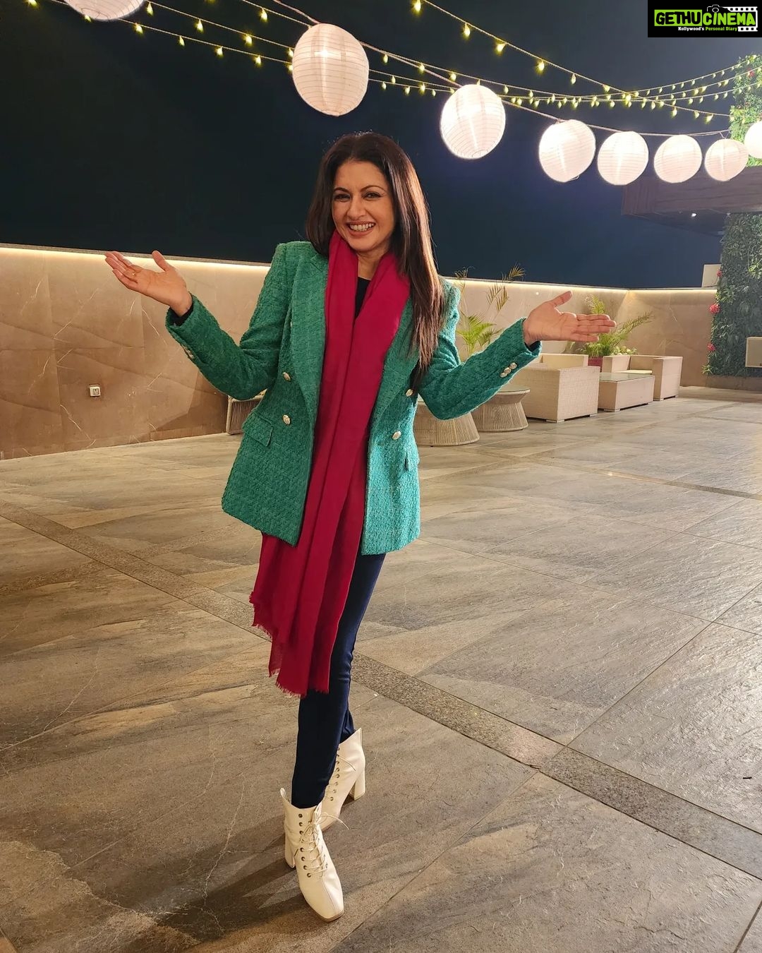 Bhagyashree Instagram - Its beginning to look a lot like christmas now !!🌲🧑🎄 Countdown #christmas 5 days to go. #celebrations #christmas #behappy #spreadsmiles #spreadcheer #spreadjoy #christmascountdown #christmasmood #redgreen 📷@kiranbawaofficial