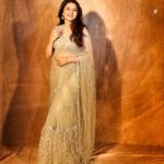 Bhagyashree Instagram - Nothing completes a picture more than a smile...😊 #strikeapose #photoshoot #click #styling #sareelove #saree #glam #smile #perfectpicture Outfit @couturebyniharika Jewellry @mnvfinejewels 📷 @vievekdesai