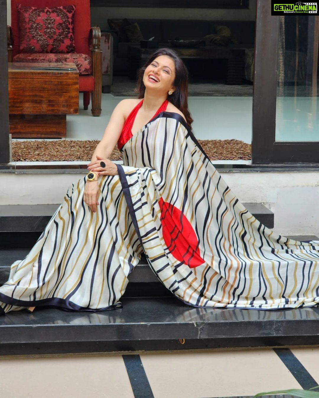 Bhagyashree Instagram - Earn your stripes ! 💄@elvismakeupartist 💇♀️ @sanjeeda1772 📷 @pinkiemakhijani 👗 @karagiri_ethnic Styled: @kmundhe4442 #sareelove #sarilove #chic #classy #style #bebeautiful #stripes #strikeapose #bethewomanyouwanttobe