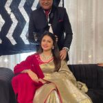 Bhagyashree Instagram - Wedding Diaries !! #weddingdiaries #lucknow #moments #hubby #bff #menmine #weddingphotography #sareelove #traditional #traditionalwear #saree #weavesofindia #indianwear #benarasi #indianweaves #benarasisaree @himallay27