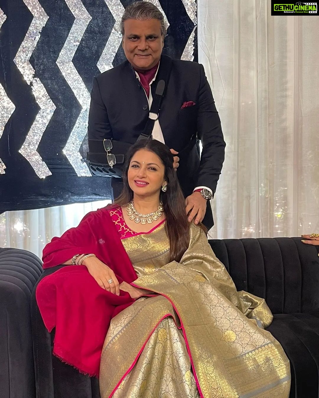 Bhagyashree Instagram - Wedding Diaries !! #weddingdiaries #lucknow #moments #hubby #bff #menmine #weddingphotography #sareelove #traditional #traditionalwear #saree #weavesofindia #indianwear #benarasi #indianweaves #benarasisaree @himallay27