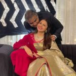 Bhagyashree Instagram - Wedding Diaries !! #weddingdiaries #lucknow #moments #hubby #bff #menmine #weddingphotography #sareelove #traditional #traditionalwear #saree #weavesofindia #indianwear #benarasi #indianweaves #benarasisaree @himallay27