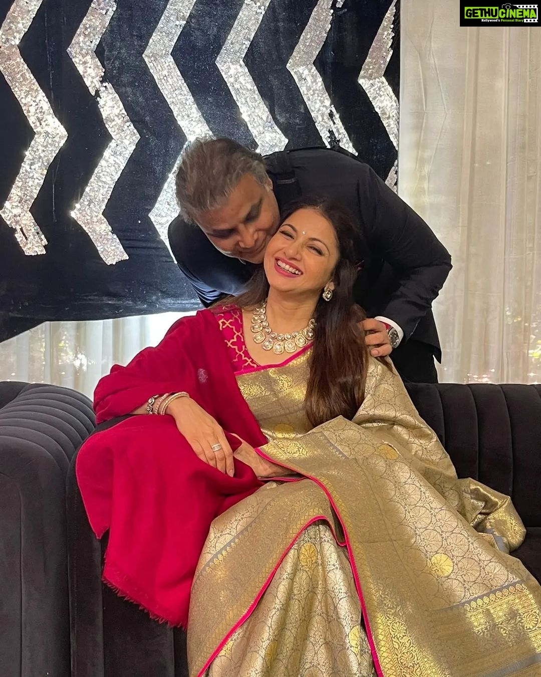 Bhagyashree Instagram - Wedding Diaries !! #weddingdiaries #lucknow #moments #hubby #bff #menmine #weddingphotography #sareelove #traditional #traditionalwear #saree #weavesofindia #indianwear #benarasi #indianweaves #benarasisaree @himallay27