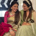 Bhagyashree Instagram - Wedding Diaries !! #weddingdiaries #lucknow #moments #hubby #bff #menmine #weddingphotography #sareelove #traditional #traditionalwear #saree #weavesofindia #indianwear #benarasi #indianweaves #benarasisaree @himallay27
