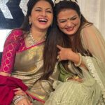 Bhagyashree Instagram - Wedding Diaries !! #weddingdiaries #lucknow #moments #hubby #bff #menmine #weddingphotography #sareelove #traditional #traditionalwear #saree #weavesofindia #indianwear #benarasi #indianweaves #benarasisaree @himallay27