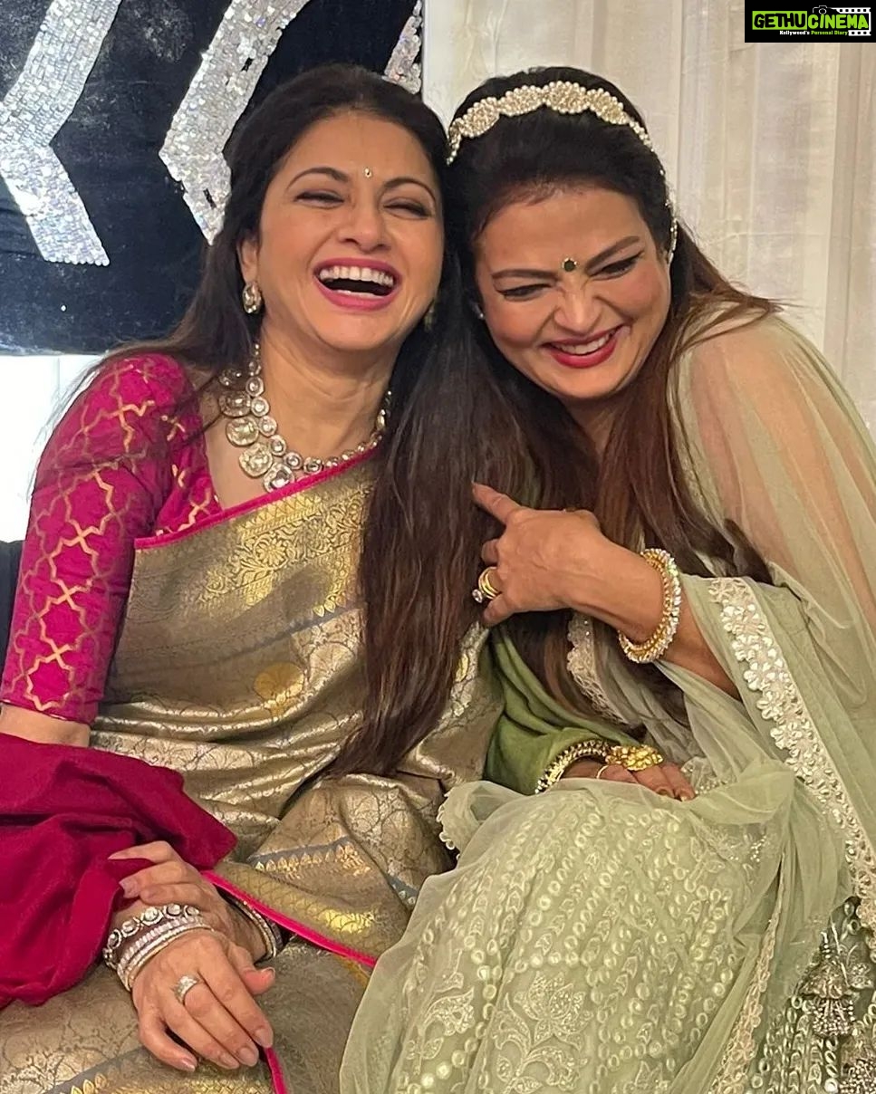 Bhagyashree Instagram - Wedding Diaries !! #weddingdiaries #lucknow #moments #hubby #bff #menmine #weddingphotography #sareelove #traditional #traditionalwear #saree #weavesofindia #indianwear #benarasi #indianweaves #benarasisaree @himallay27