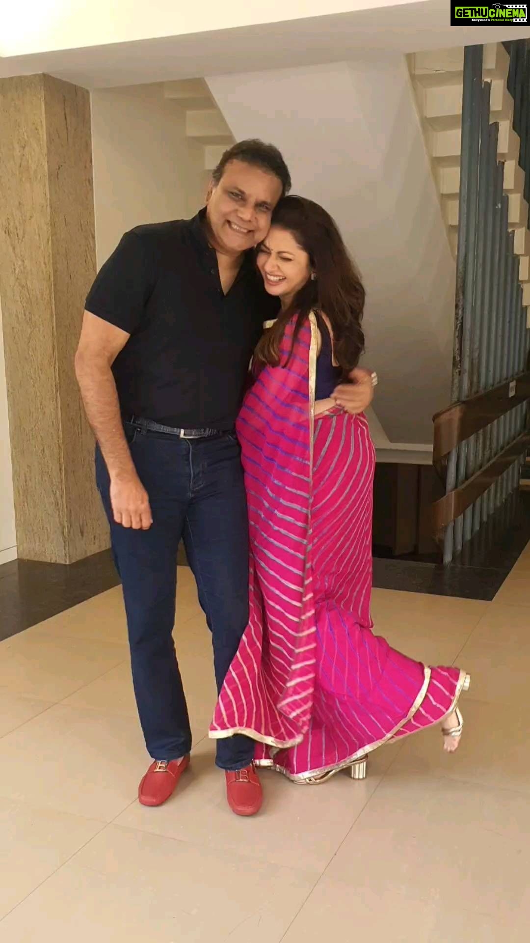 Bhagyashree Instagram - Rangelo mahro dholna !!! The man in my life who is always full of masti !! So full of suprises, completely unpredictable, has the full spectrum of colors to make the rainbow in my life. Happy birthday darling !! @himallay27 #happybirthdaydarling #birthday #hubbynme #couplevibes #colorofmylife
