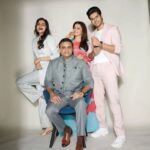 Bhagyashree Instagram - Family update ! #family #myloves #hum #humsaathsaathhain