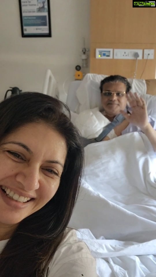 Bhagyashree Instagram - Hospital repeat! Major surgery of the right shoulder that took close to 4.5 hours. Fractures heal, tears have to be sutured, refracted tendons need to be clamped...it is important to go to the right doctor at the right time. We were told that he would be fine in one day.. and we didnt believe it could be possible.. but thanks to the medical facilities and post-op care of Dr.Gautam Tawari and his team from @nanavatihospital hubby's surgery went well.. and now in recuperation. The reason for sharing this is for people to understand that even in a surgery this big, recovery can be smooth n fast. #shouldersurgery #surgery #operation #hospital #doctor #healyourbody Nanavati Max Super Speciality Hospital