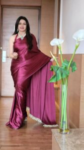 Bhagyashree Instagram - Walking into the weekend ! #bethewomanyouwanttobe #beyourownkindofbeautiful #click #style #pictureperfect #feelingbeautiful #sari #sarilove