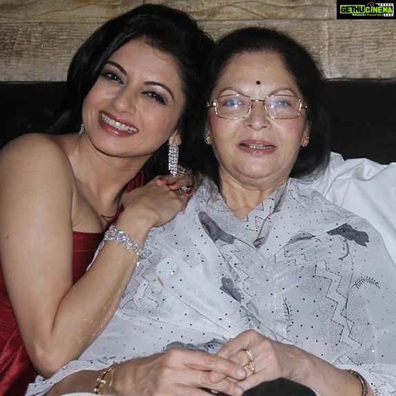 Bhagyashree Instagram - Happy Birthday Mom ! No lengthy post, nor emotional lines.. just a prayer n wishes for your health n smile to remain like this always ❤️❤️ #birthdaywish #birthday #mom #blessings #lovenaffection