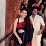 Bhagyashree Instagram - And that's the way we did it ! #lakmefashionweek #bts #rampwalk #funmoments # backstage #aboutlastnight #beingme @jyotiiadvani.artistry @sanjukta_dutta_ @abhimanyud 📷@pinkiemakhijani