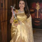 Bhagyashree Instagram - Moments that make my life ! Recieved the HT OTTplay award on behalf of my son @abhimanyud 🏆 A hattrick for him over 3 different platforms, for his craft to be recognized and applauded. International: TIFF Indian: Filmfare & now OTT He makes me proud with his dedication, patience and perserverance... all of which are important virtues in this field blended with creativity n competition. Do bless him with your love.❤️ Thank you. #ottplatform #award #achievement #actor #myson #performance #makingmeproud #blessed @htcity @hindustantimes