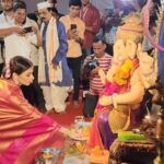 Bhagyashree Instagram - Ganpati Bappa Morya! Darshan huva,aarti ki aur sukhoon mila. God bless us all with good health, wisdom and prosperity. #ganpatibappamorya #ganpati #ganeshuttsav #DIDSuperMoms @zeetv @zee5