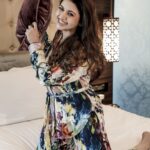 Bhagyashree Instagram - Playdate #comfortwear #havefun #pillowfight #pillow #pillowtalk #comfort #funmoments #behappy Stylist @roshni0819 📷 @pinkiemakhijani 👗 @sewtableclothing