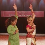 Bhagyashree Instagram - #flashbackfriday When the student is ready the teacher appears...... but in this case.. I wasn't prepared at all. A dance form that requires years of training & dedication.. how could I possibly learn it in a week.. even if it was just a 5min sequence.... and at my age😅🙆‍♀️ I have to thank @tupai_shilpi for being patient and a wonderful teacher.... for me to even achieve what happened to be a graceful if not perfect performance. #memories #nevergiveup #teacher #dance #indiandance #bharatnatyam #bts #shoot