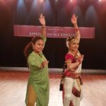 Bhagyashree Instagram - #flashbackfriday When the student is ready the teacher appears...... but in this case.. I wasn't prepared at all. A dance form that requires years of training & dedication.. how could I possibly learn it in a week.. even if it was just a 5min sequence.... and at my age😅🙆‍♀️ I have to thank @tupai_shilpi for being patient and a wonderful teacher.... for me to even achieve what happened to be a graceful if not perfect performance. #memories #nevergiveup #teacher #dance #indiandance #bharatnatyam #bts #shoot