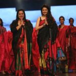 Bhagyashree Instagram - On the ramp.... #lakmefashionweek for @sanjukta_dutta_ Glam By :- @jyotiiadvani.artistry #rampwalk #weavesofindia #bethewomanyouwanttobe #mekhlachador