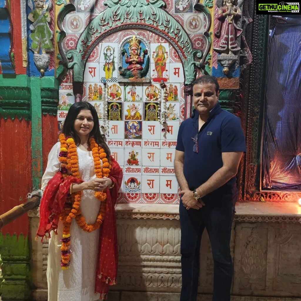 Bhagyashree Instagram - Ek mein roop anek! My Ayodhya visit was so eventful to say the least. Did darshan of #ramlalla #hanumangarhi and even took part in the Ram leela as MaShabri. Yeh bhi kar liya! Transported into a different era, a different zone, connecting to the roots, understanding the scriptures, life in Ayodhya.... lucky to have had this experience during Navratri. #ayodhya #ramleela #throwbackthursday #traveldiaries #ramayan #shabri #stage #uttarpradesh #incredibleindia #festival #navratri Ayodhya City