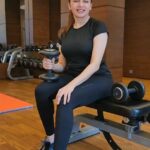 Bhagyashree Instagram - #tuesdaytipswithb Stop the sag...workout your pecs for a better posture. Using weights strengthens the pectoral muscles(breast muscles). It gives them flexibility, helping your rib cage to expand smoothly, increasing lung capacity thereby bettering thoracic breathing. #functionaltraining #workout #pecs #pectoralmuscles #workoutmotivation #coreworkout #exercise #thoracic #workoutmotivation #fitnessmotivation #bestrong #fitness #domorebemore #exercise #muscles #health #flexibility #mobility #strengthtraining