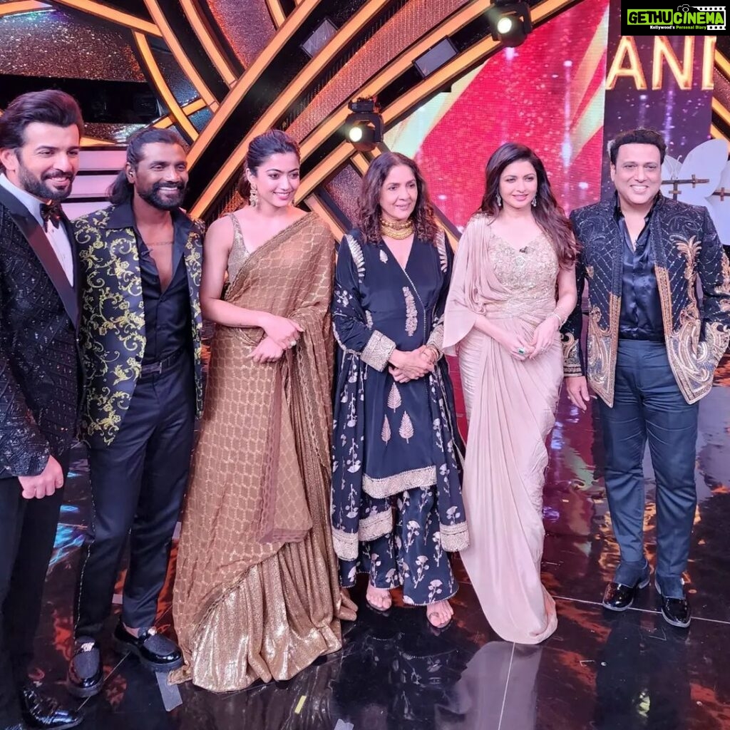 Bhagyashree Instagram - And Its a wrap !!! What a funfilled, entertaining super exciting finale of #didsupermoms it was ! I thouroughly enjoyed my first tryst as a judge on this show. To encourage and applaud all the moms and to connect with all the viewers of this extemely positive show, was wonderful. Also got to meet so many of my friends from the industry too. Do watch it on @zeetv @zee5 @govinda_herono1 @neena_gupta @rashmika_mandanna @ijaybhanushali