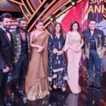 Bhagyashree Instagram - And Its a wrap !!! What a funfilled, entertaining super exciting finale of #didsupermoms it was ! I thouroughly enjoyed my first tryst as a judge on this show. To encourage and applaud all the moms and to connect with all the viewers of this extemely positive show, was wonderful. Also got to meet so many of my friends from the industry too. Do watch it on @zeetv @zee5 @govinda_herono1 @neena_gupta @rashmika_mandanna @ijaybhanushali