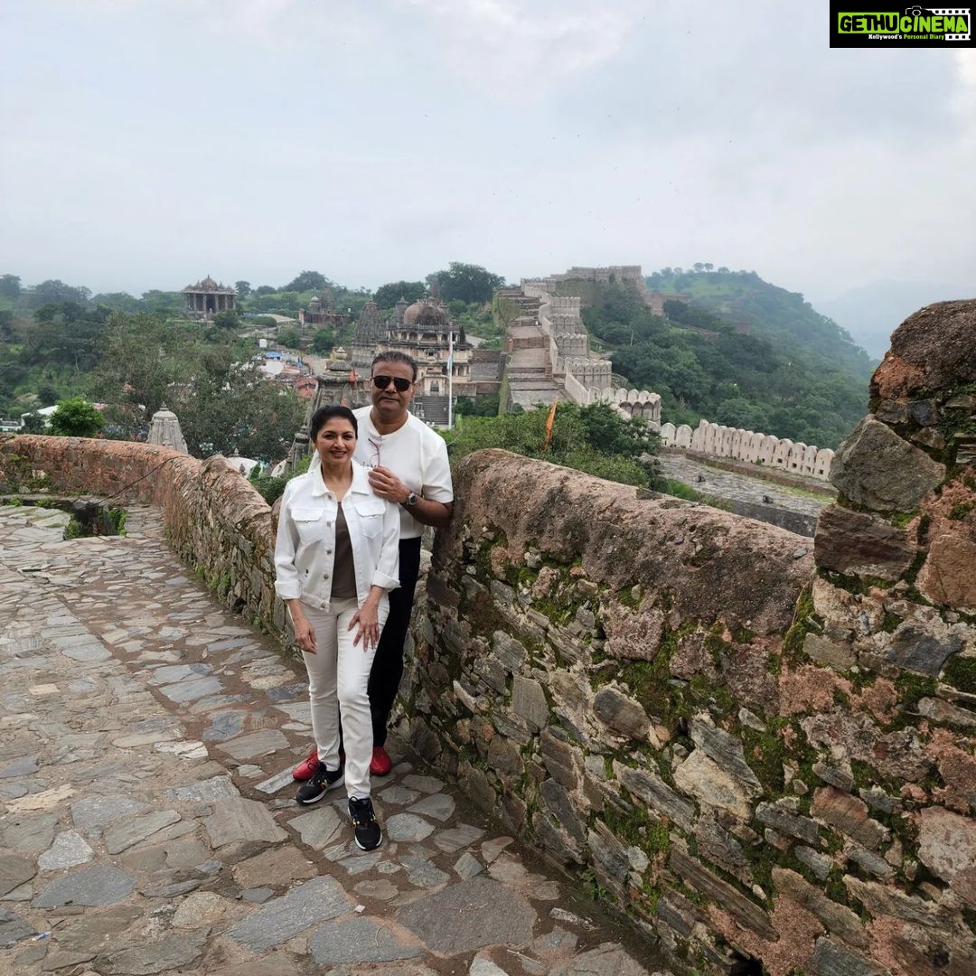 Bhagyashree Instagram - Kuch yaadgar lamhe... holidaytrip to Kumbhalgarh, Rajasthan. #photodump #traveldiaries #incredibleindia #kumbhalgarh #rajasthan #funmoments #holiday #traveldestination #activities #moments #enjoythelittlethings #liveinthemoment @himallay27