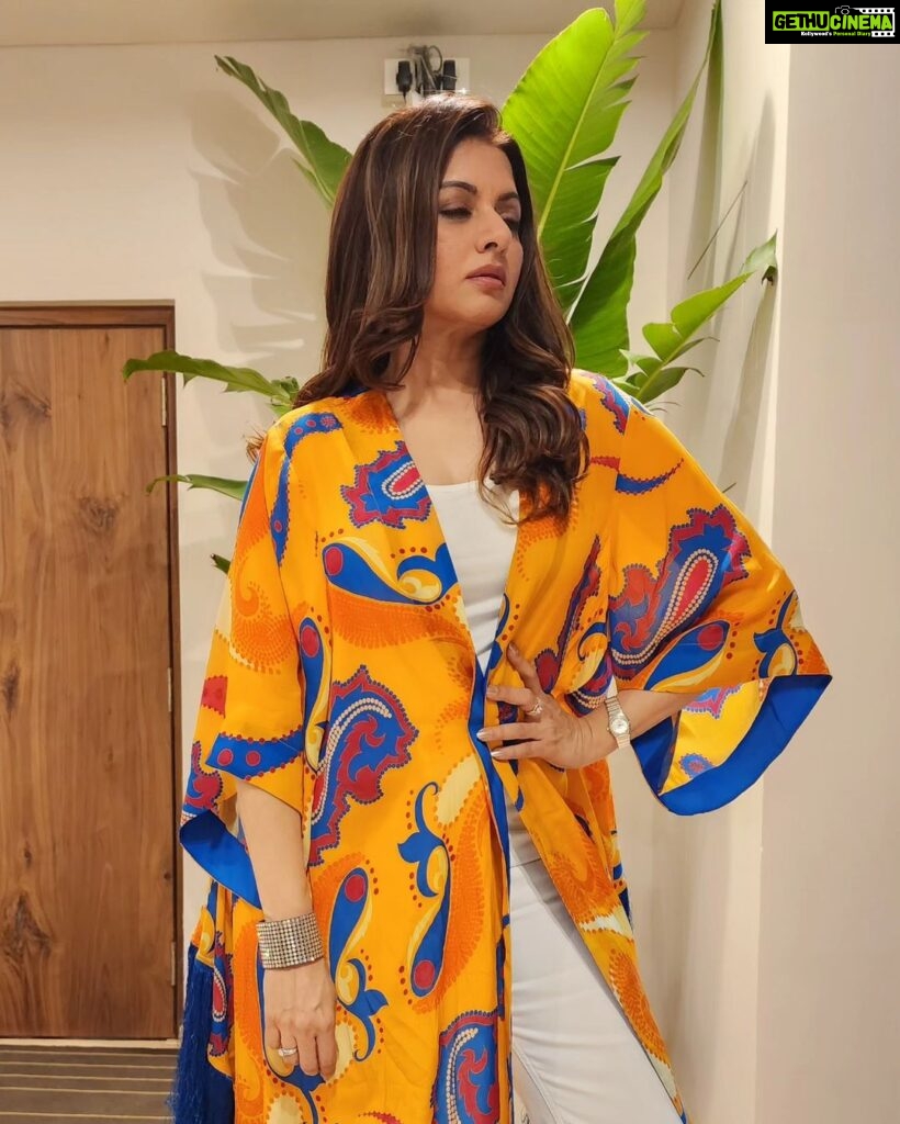 Bhagyashree Instagram - Mango bite ! Stylist - @roshni0819 Outfit - @stylejunkiie Hair - @farahkadkotra_hairmakeup
