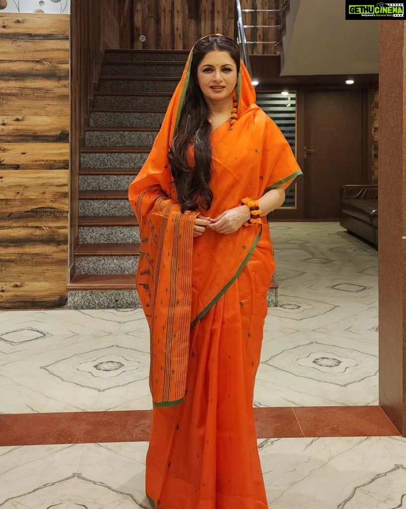 Bhagyashree Instagram - From Ayodhya on the first day to Durga Ma darshan on the last.. this navratri has been nothing short of a shower of blessings. Immense gratitude for being able to visit, temples, gurudwara, dargah and churches all over within this month of October... i feel blessed. #incredibleindia #traveldiaries #traveltalesbyb #navratri #blessings #gratitude.