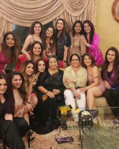 Bhagyashree Instagram - Bling it on !

Birthday girls @malzkhan @molly.rana.bahl #friends #funwithfriends #aboutlastnight #bling