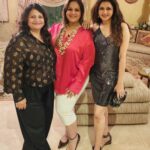 Bhagyashree Instagram - Bling it on ! Birthday girls @malzkhan @molly.rana.bahl #friends #funwithfriends #aboutlastnight #bling