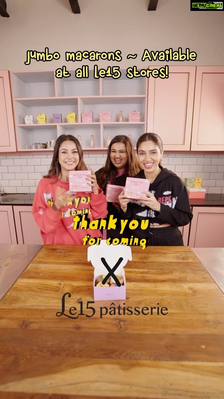 Bhumi Pednekar Instagram - Eeeep! …it’s HERE ~ Thank You For Coming x Le15 Jumbo Macarons 💖🤩 #DontForgetToCome ~ Jumbo Macarons in all @le15india stores nowww. They’re wholesome, indulgent, and all you need 🤤♥️ Thank You For Coming in cinemas 6th October ~ @bhumipednekar @shehnaazgill you have my heart ♥️🥰 #ThankYouForComing #DontForgetToCome #le15 #macaron #Jumbo @balajimotionpictures @akfcnetwork