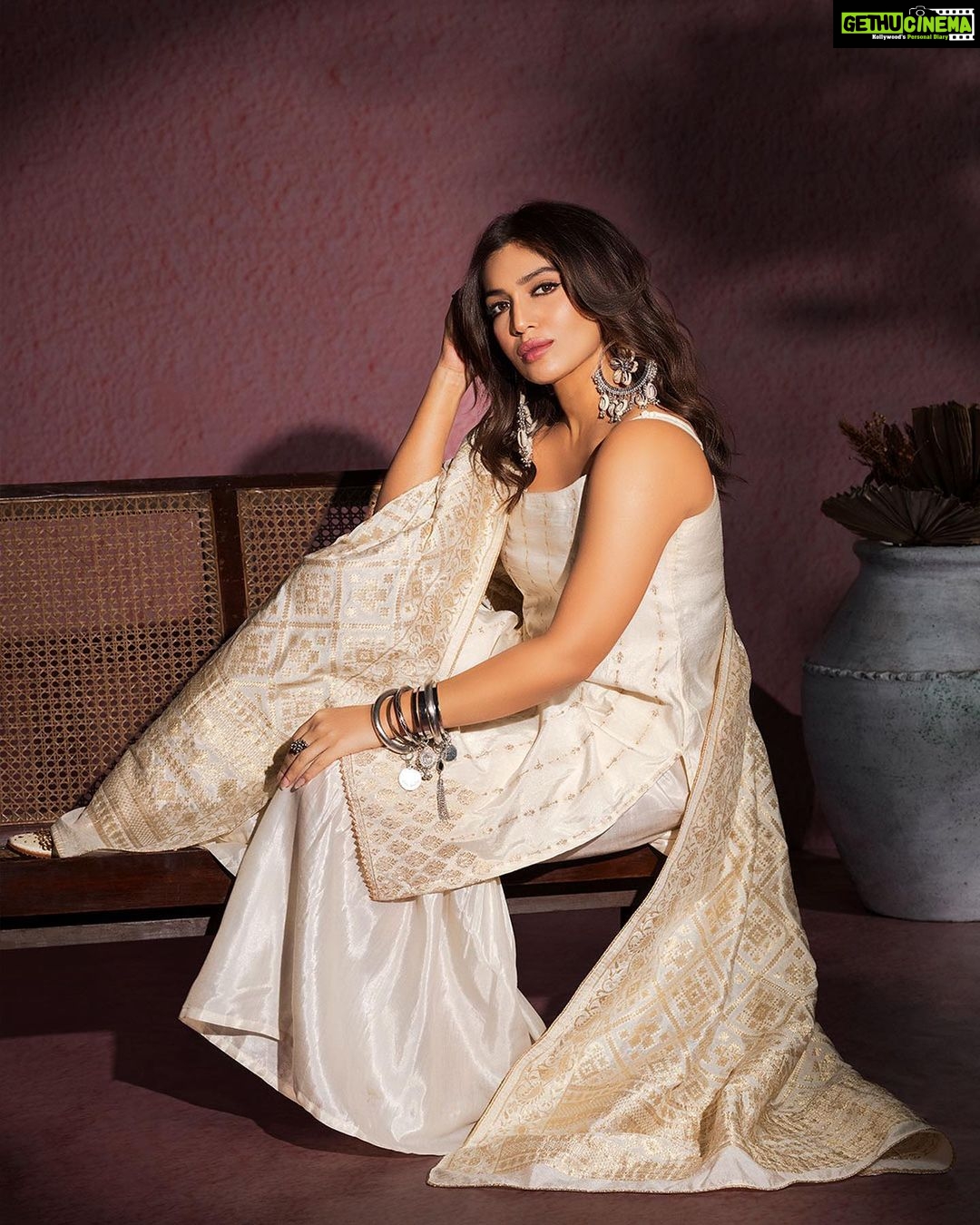 Bhumi Pednekar Instagram - Khaas Mauka Nahi, Aap Hai ❤️ From ethnic elegance to contemporary chic, this collection by @ishinfashions celebrates the modern Indian woman in all her glory. ✨ New collection now available on @myntra #CelebrateYou #Collab