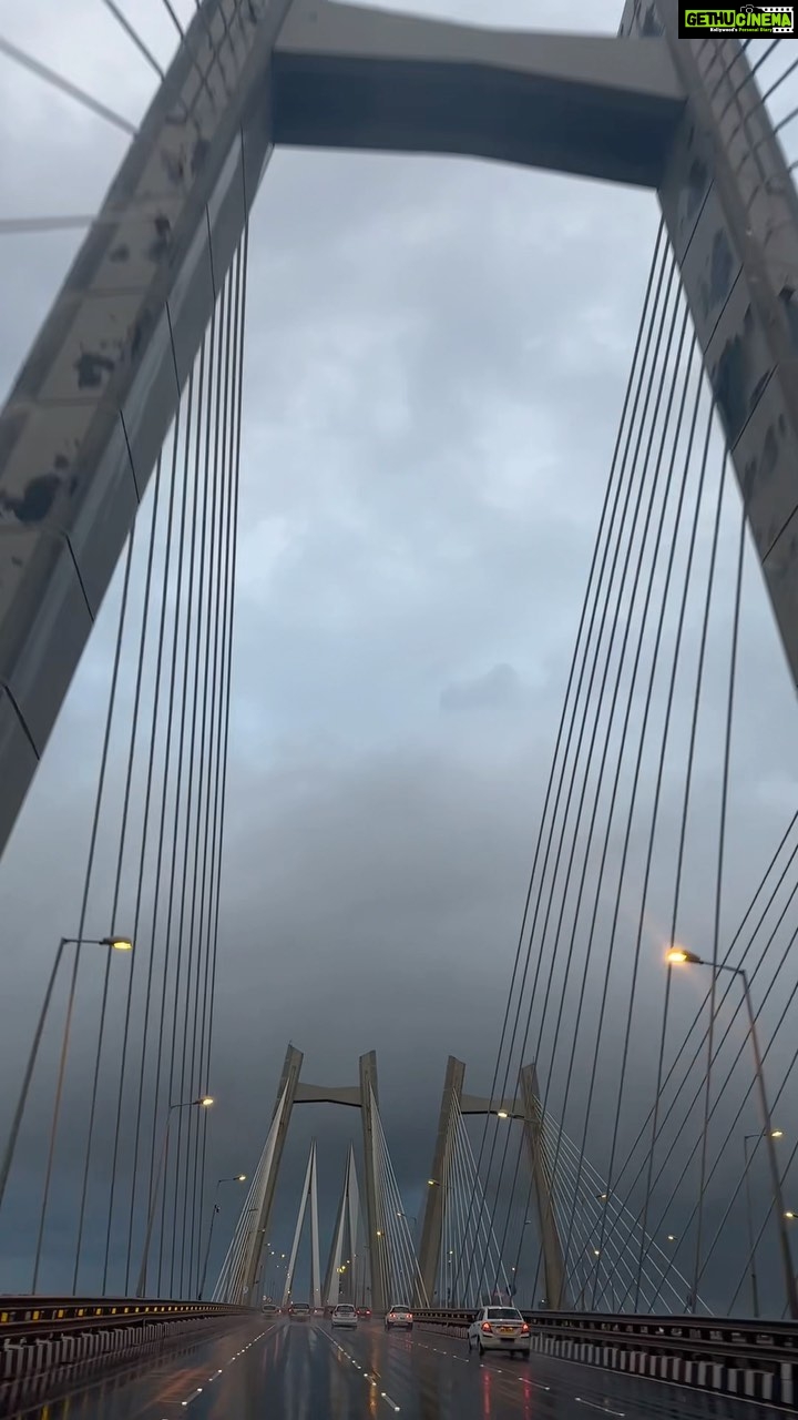 Bhumi Pednekar Instagram - Monsoons in Mumbai are the most romantic thing ❤️