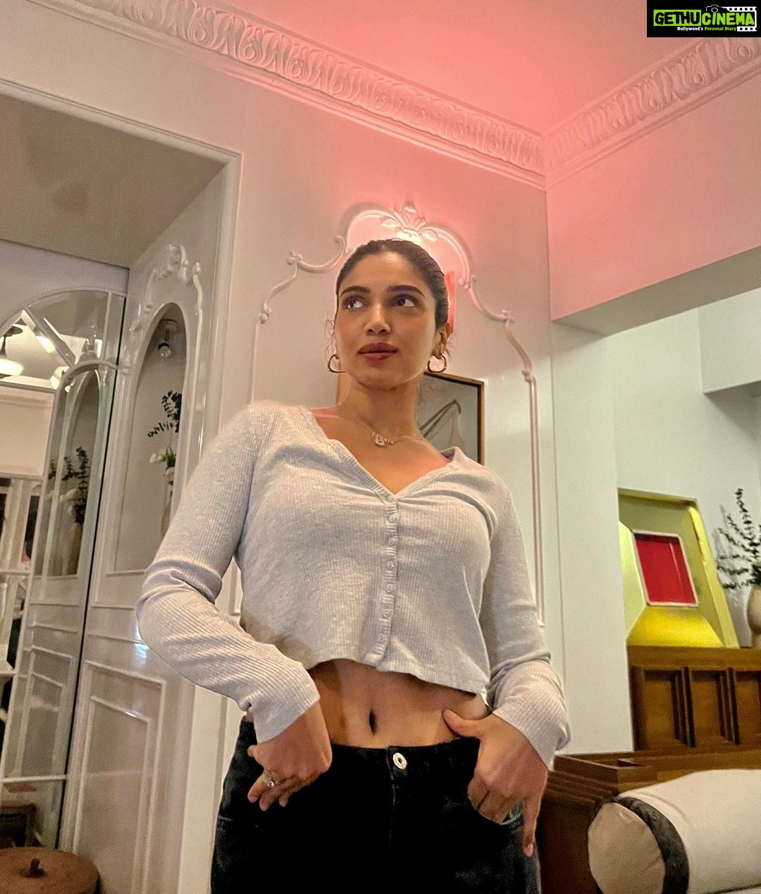 Bhumi Pednekar Instagram - easy night in 🤍